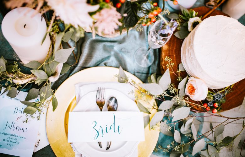 Un décoration fleurie pour une jolie table de mariage